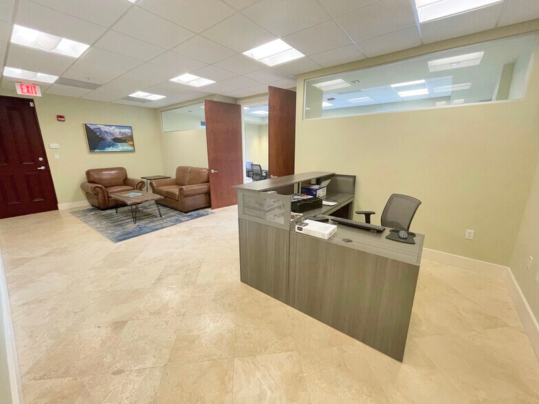 More Photos Of 862-868 102nd Ave N, Naples Office For Sale