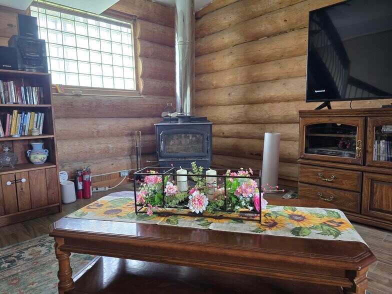 More Photos Of 1080 Stack Valley Rd, Cariboo Hotel For Sale