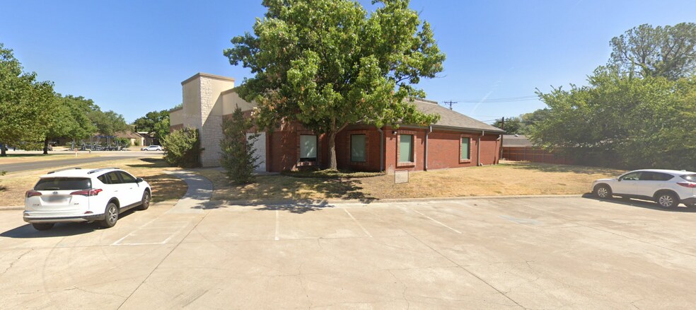 More Photos Of 930 W Main St, Lewisville Medical For Lease
