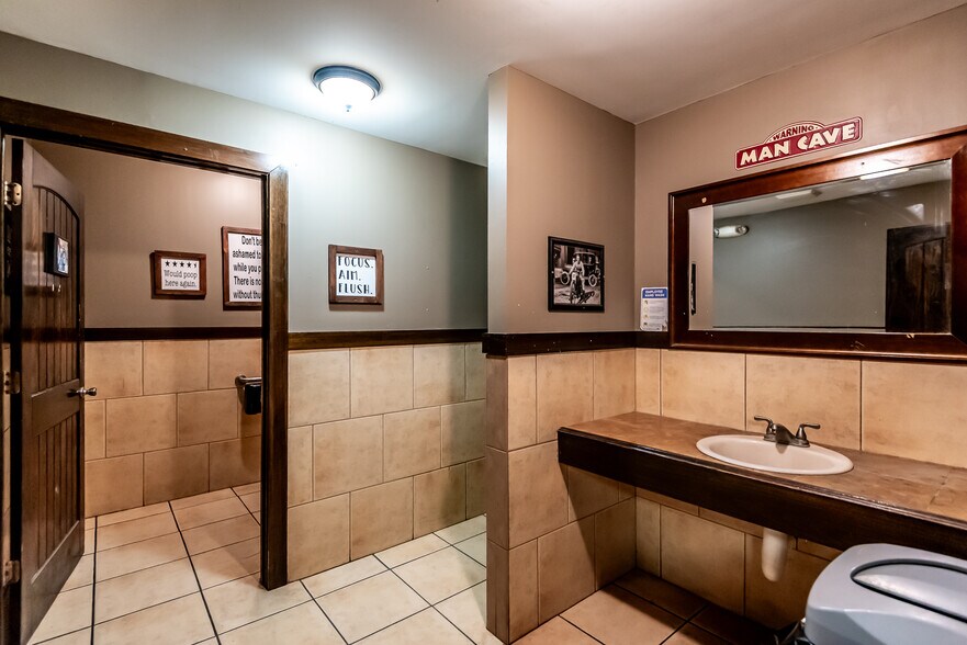 More Photos Of 5527 Oregonia Rd, Oregonia Restaurant For Sale