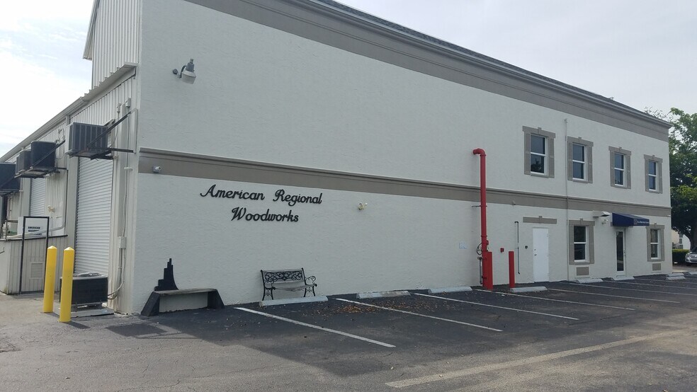 More Photos Of 4627 Arnold Ave, Naples Light Manufacturing For Lease