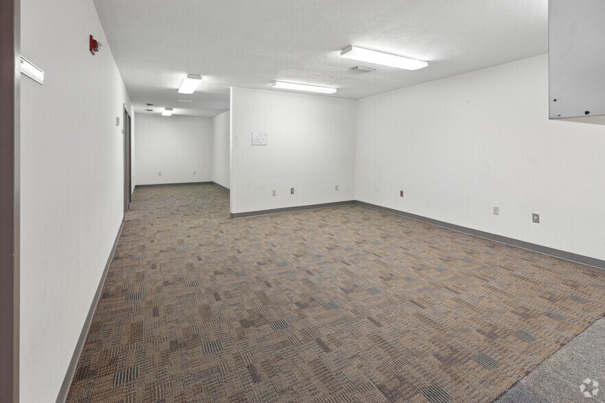More Photos Of 730 NE Waldo Rd, Gainesville Office For Sale
