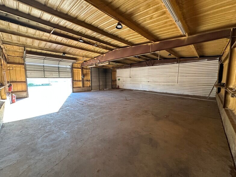 More Photos Of 903 W Industrial Ave, Midland Warehouse For Lease