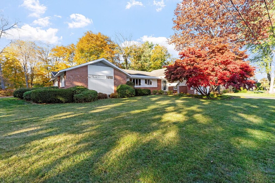 More Photos Of 6 Arbor Dr, Glens Falls Office For Sale