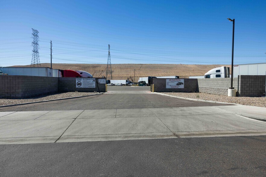 More Photos Of 7190 N 110th Ave, Glendale Land For Lease