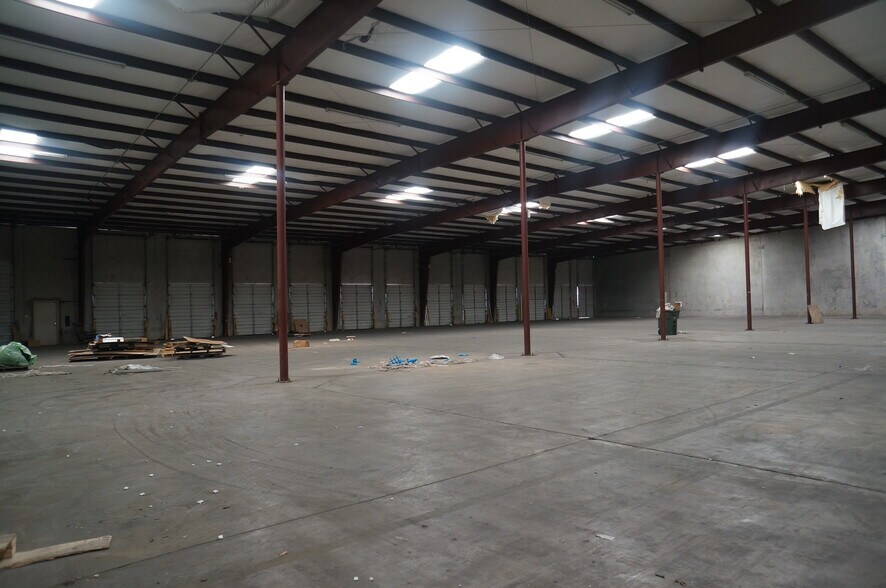 More Photos Of 8406 Amparan Rd, Laredo Warehouse For Lease