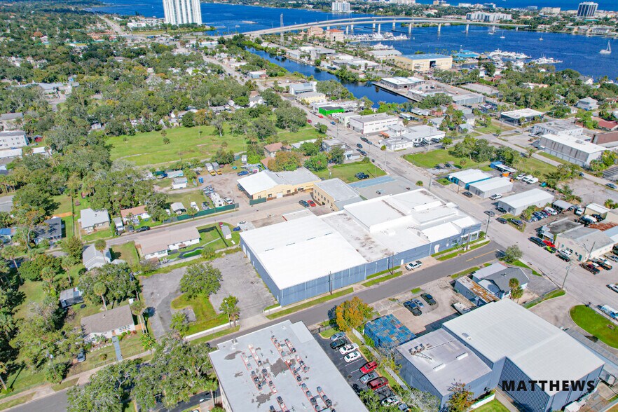 More Photos Of 530 N Beach St, Daytona Beach Warehouse For Lease