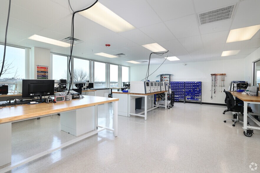 More Photos Of 500 Cummings Ctr, Beverly Office For Lease