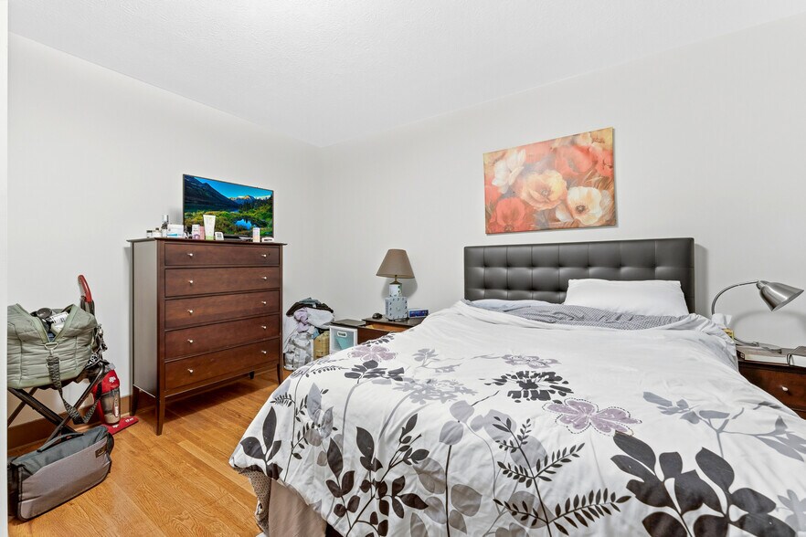 More Photos Of 320 Watts St, Morgantown Apartments For Sale