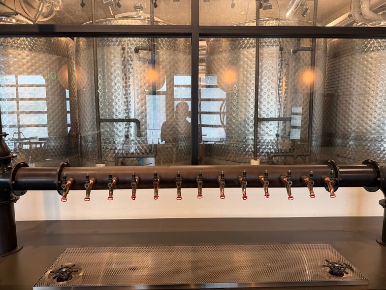 More Photos Of 700 E Broadway, Long Beach Restaurant For Lease