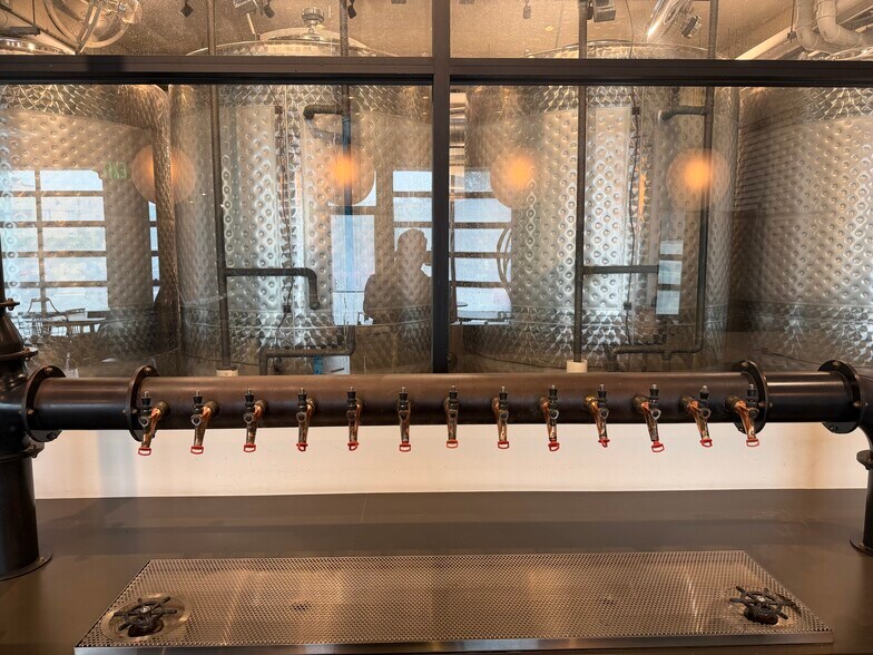 More Photos Of 700 E Broadway, Long Beach Restaurant For Sale