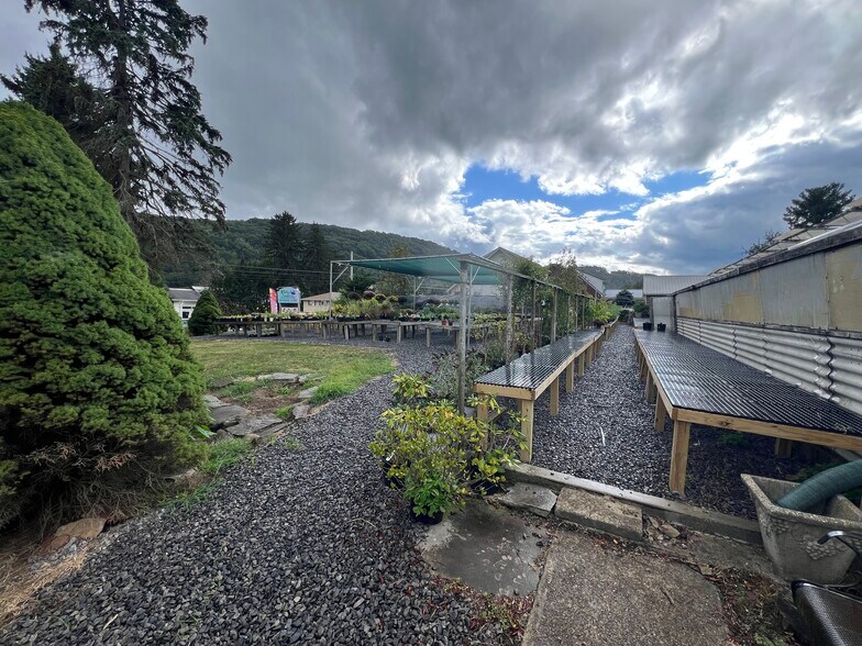 More Photos Of 213 Missouri St., Franklin Garden Center For Sale