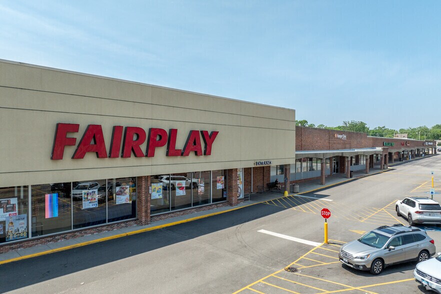 Primary Photo Of 8631-8729 W 95th St, Hickory Hills Supermarket For Lease