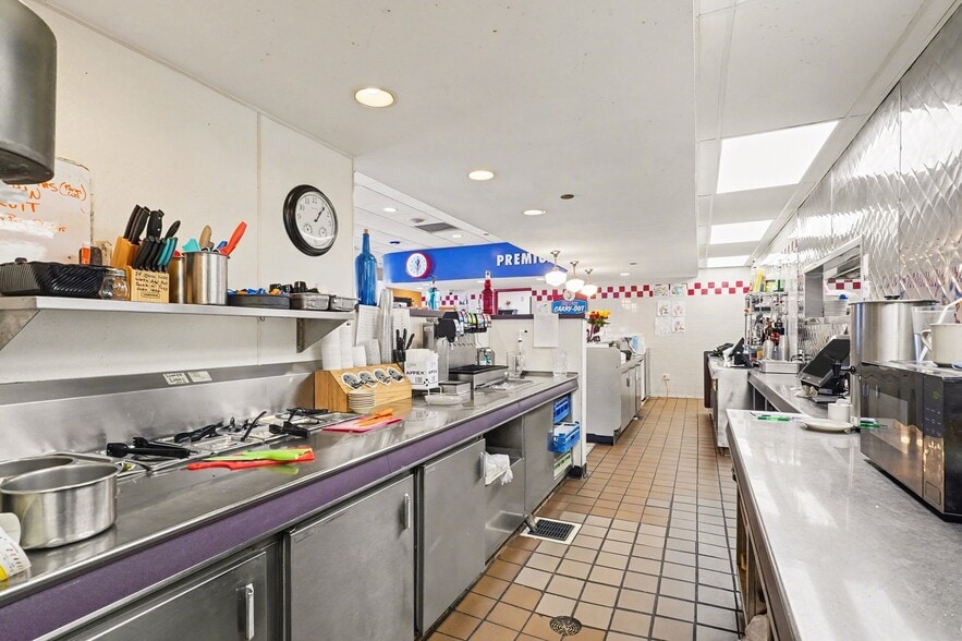 More Photos Of 1222 N US 23, East Tawas Restaurant For Sale