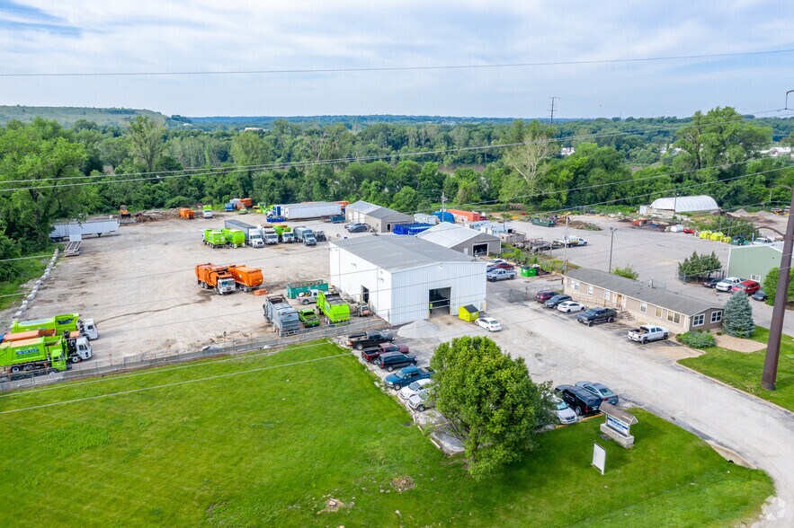 More Photos Of 10011 Woodend Rd, Edwardsville Warehouse For Lease