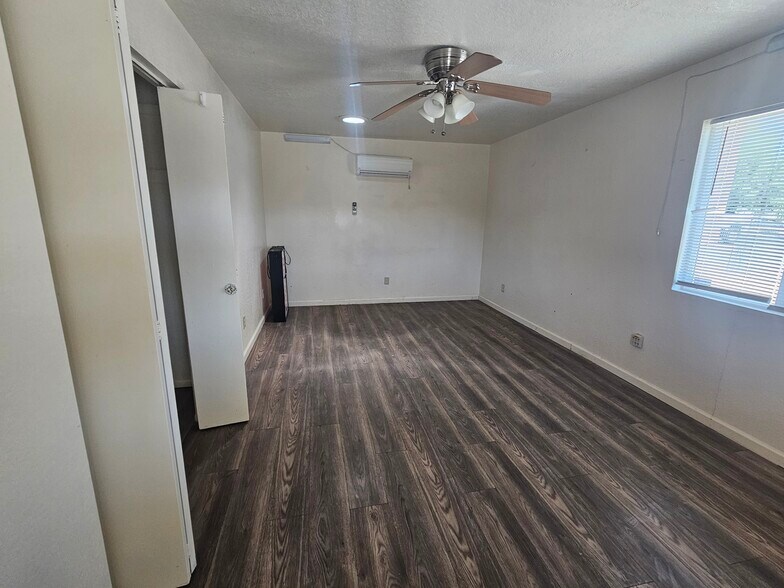 More Photos Of 955 W 4th St, Benson Office For Sale