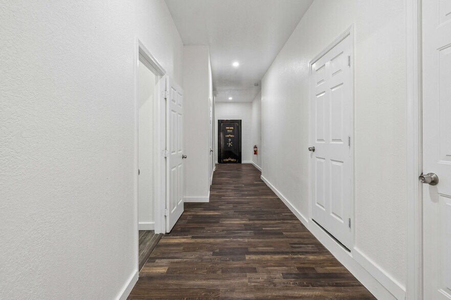 More Photos Of 6536 Lincoln Way N, Saint Petersburg Warehouse For Lease