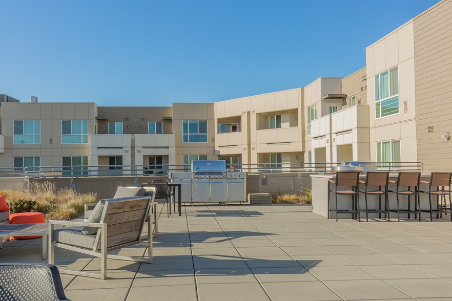 More Photos Of 1250 E Burnside St, Portland Apartments For Lease