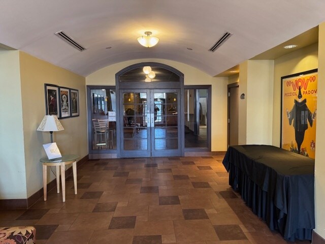 More Photos Of 12031 Lackland Rd, Saint Louis Hotel For Lease