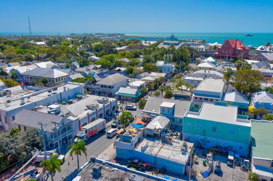 More Photos Of 135 Duval St, Key West Bar For Lease