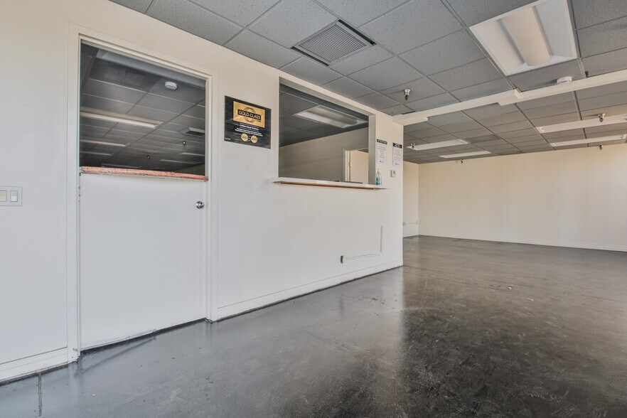 More Photos Of 9130 Glenoaks Blvd, Sun Valley Manufacturing For Lease