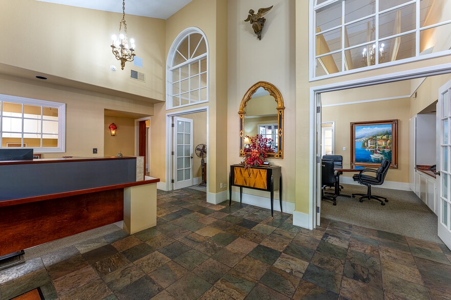 More Photos Of 2398 San Diego Ave, San Diego Office For Sale