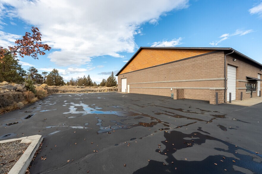 More Photos Of 736 SW Umatilla Ave, Redmond Warehouse For Lease