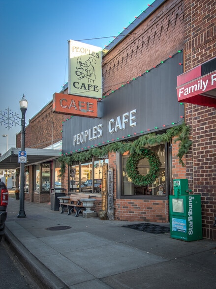More Photos Of 118 Main St S, Cambridge Storefront For Sale