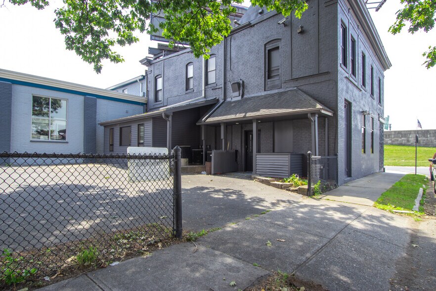 More Photos Of 939-941 E Columbus Ave, Springfield Office For Sale