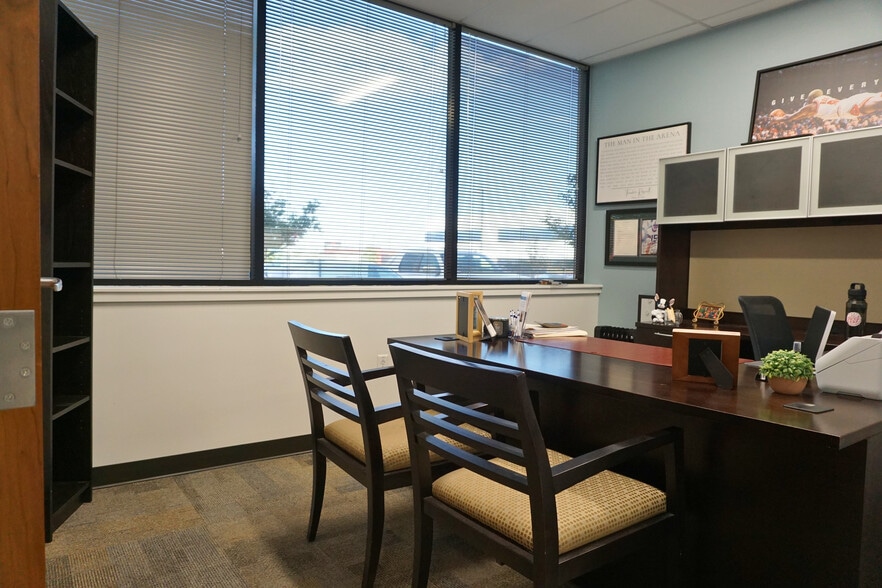 More Photos Of 392 E Winchester St, Murray Office For Lease