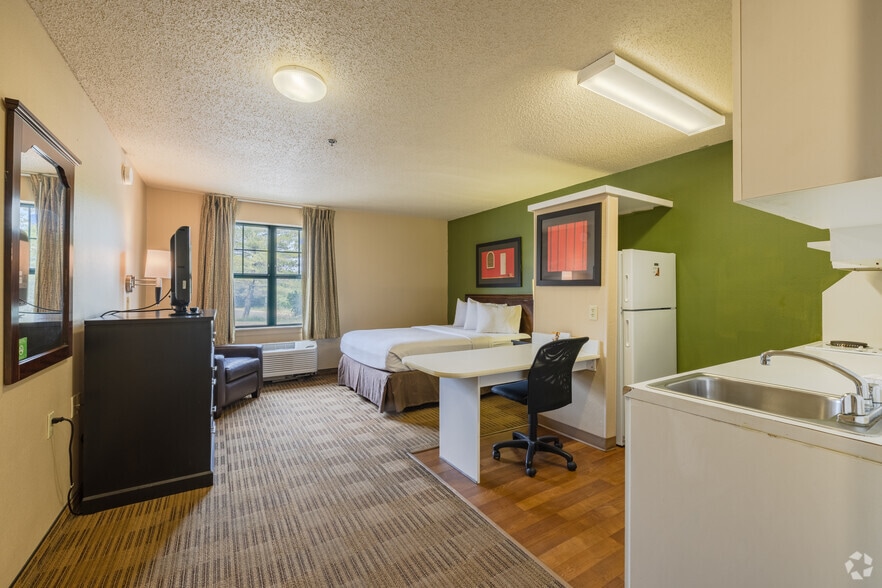 More Photos Of 1180 Doris Rd, Auburn Hills Hotel For Sale