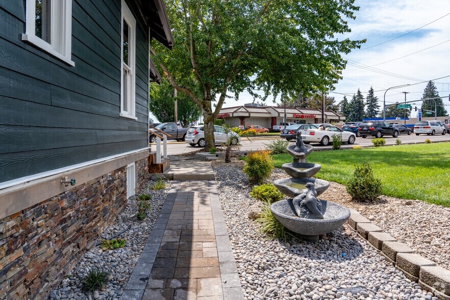 More Photos Of 10910 NE Fourth Plain Blvd, Vancouver Office For Sale