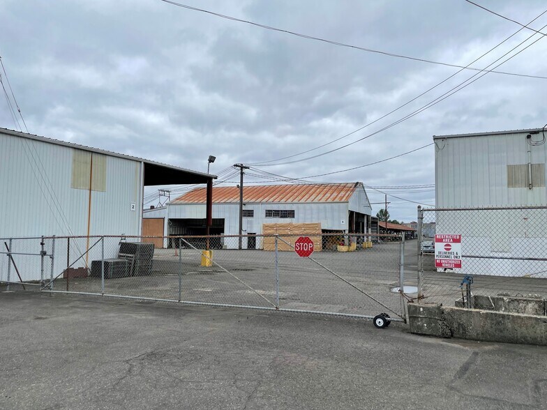 More Photos Of 1605 N National Ave, Chehalis Distribution For Sale