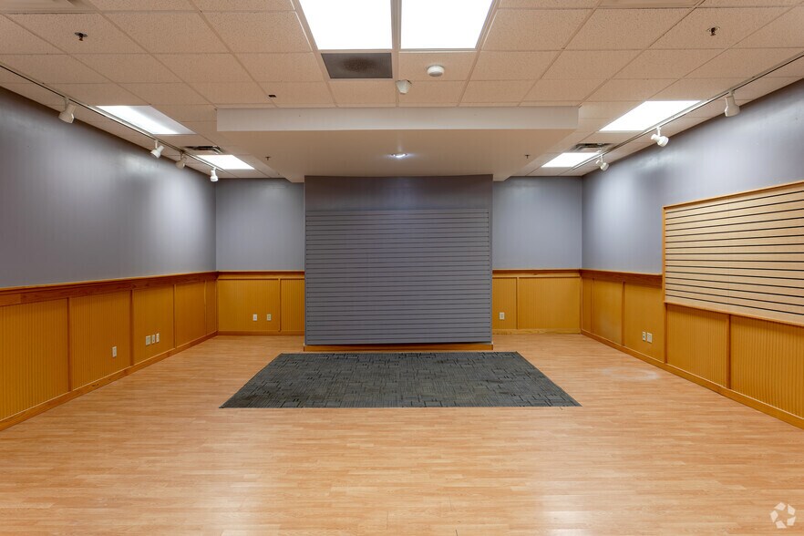 More Photos Of 308 S State St, Fairmont Unknown For Lease