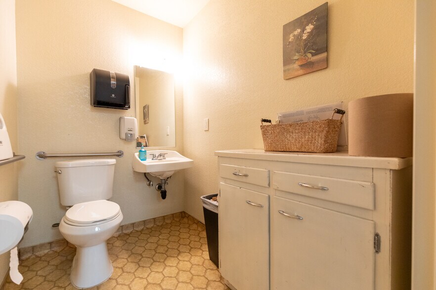 More Photos Of 1249 E Ridgecrest Blvd, Ridgecrest Office For Sale