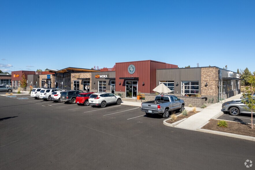 More Photos Of 1462 NE Cushing Dr, Bend General Retail For Lease