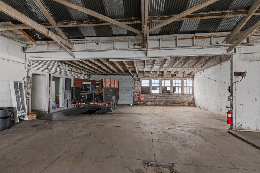 More Photos Of 440 Riverside Ave, Roseville Auto Dealership For Lease