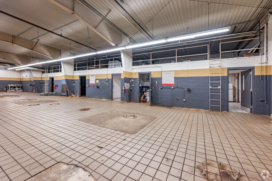 More Photos Of 940 Babbitt Rd, Euclid Auto Dealership For Sale