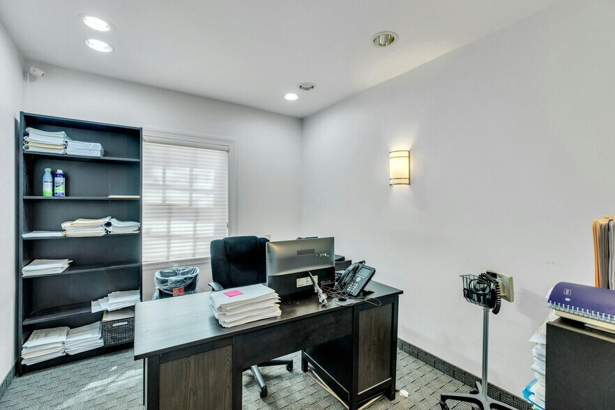 More Photos Of 139 Plandome Rd, Manhasset Medical For Sale