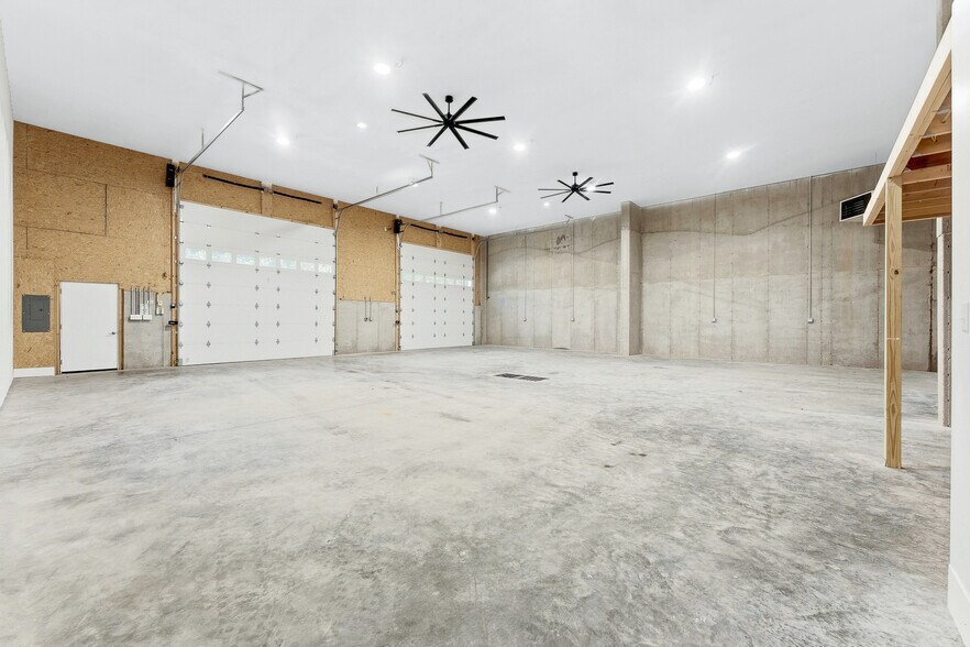 More Photos Of 42 Birch Hollow Rd, Morgantown Warehouse For Lease