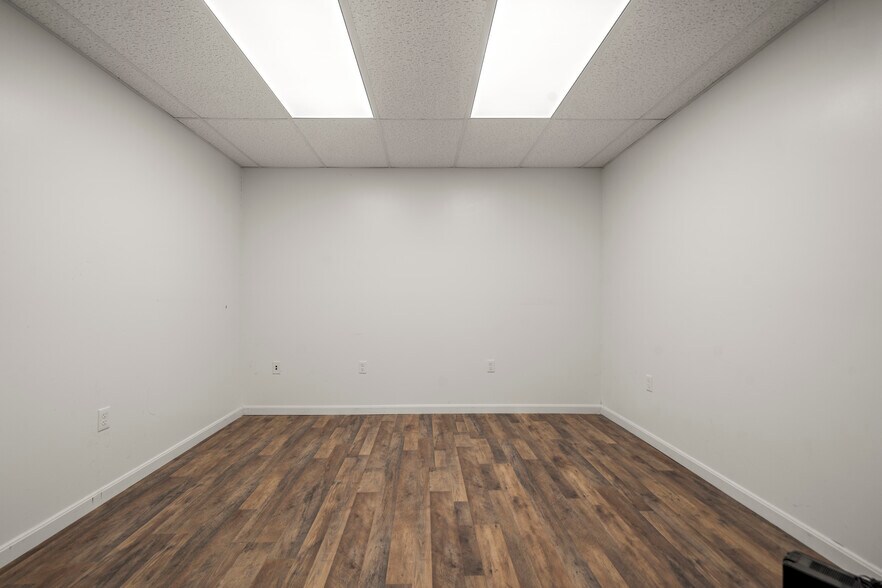 More Photos Of 597 Winthrop St, Taunton Manufacturing For Lease