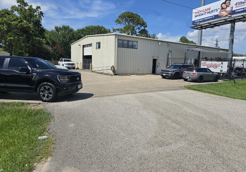 More Photos Of 7915 FM 517 Rd W, Dickinson Warehouse For Sale