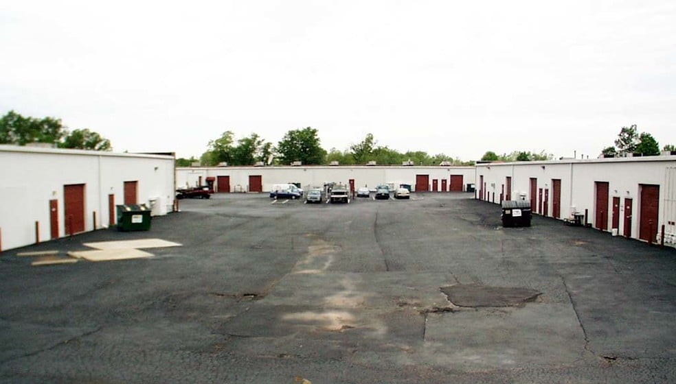 More Photos Of 804-870 Morrison Rd, Gahanna Light Distribution For Lease