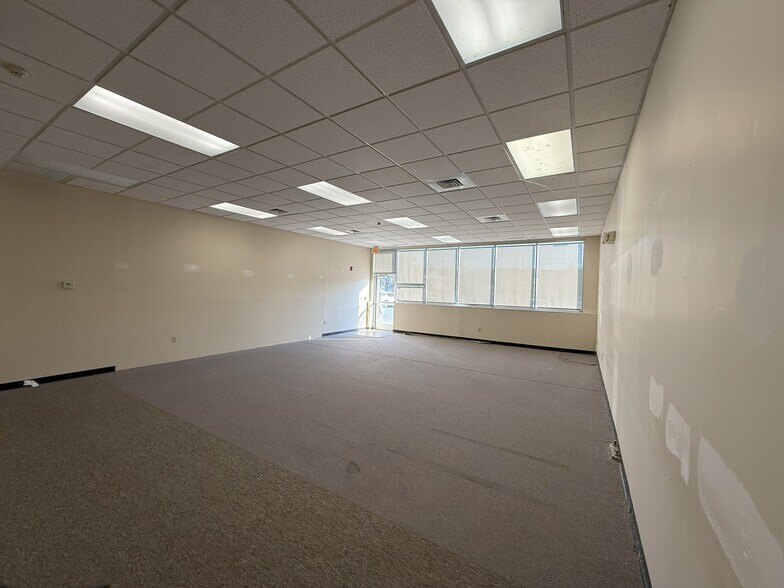 More Photos Of 304 Sandown Rd, East Hampstead Convenience Store For Lease