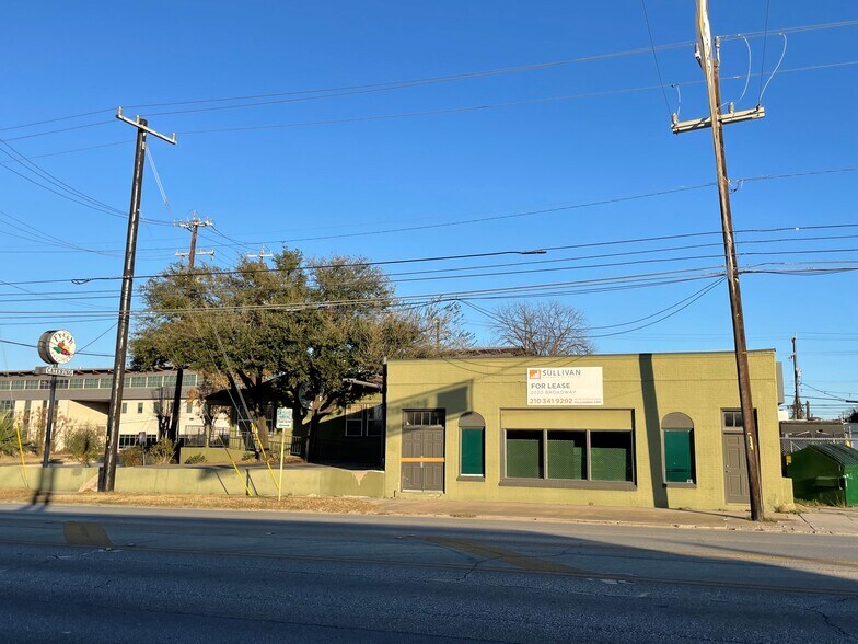 More Photos Of 2020 Broadway St, San Antonio Freestanding For Lease