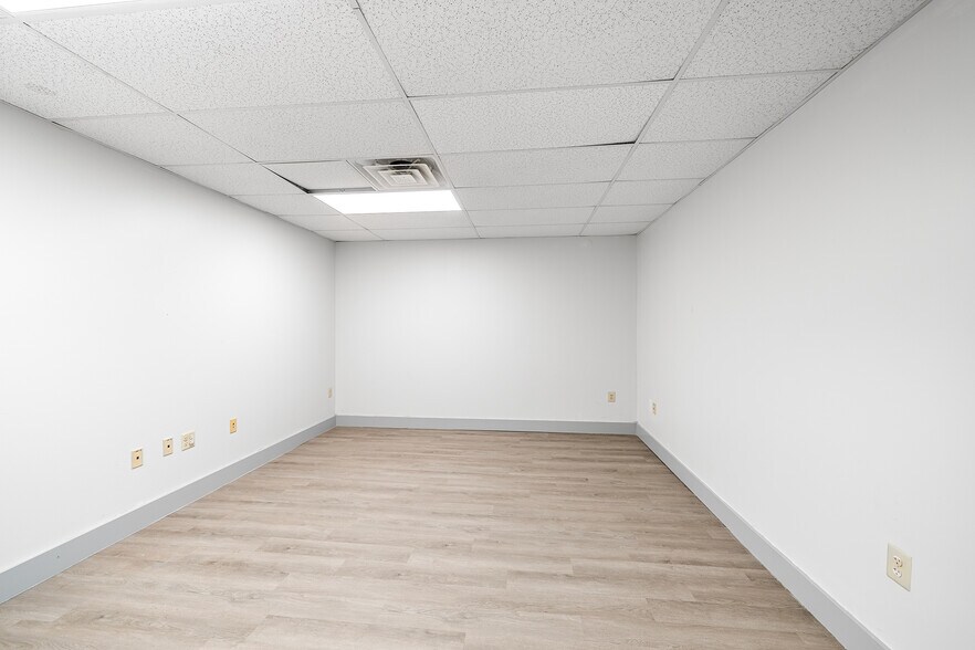 More Photos Of 379 Cherry St, Pottstown Flex For Lease