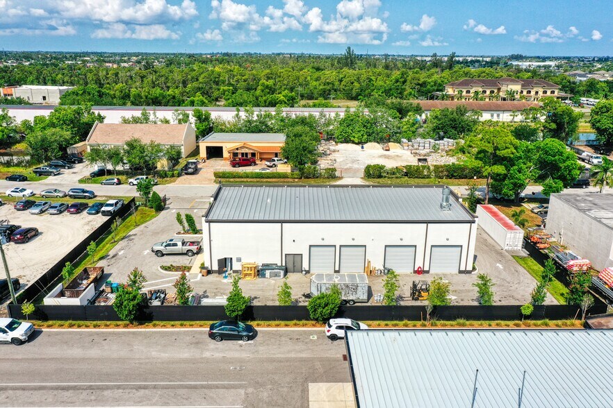 More Photos Of 329 NE 3rd Ave, Cape Coral Showroom For Sale