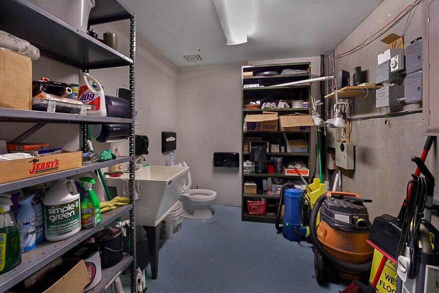 More Photos Of 86321 College View Rd, Eugene General Retail For Sale