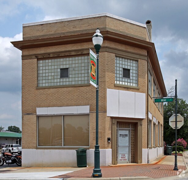 More Photos Of 411 E Broad St, Fuquay-Varina Storefront Retail Office For Lease