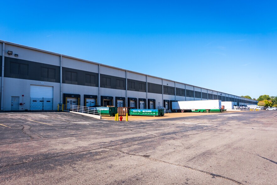 More Photos Of 3530 E Raines Rd, Memphis Distribution For Lease